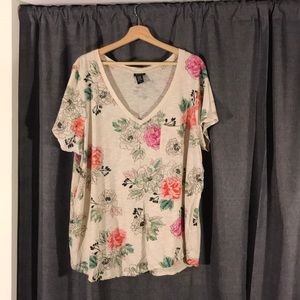 NWOT TORRID 3x (22/24) V-NECK SHORT SLEEVED SHIRT